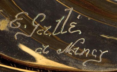 Émile GALLÉ (1846-1904) Service à orangeade en verre teinté ambre à décor émaillé...