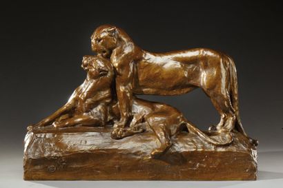 Maximilien FIOT (1886-1953) Epreuve en bronze à patine brune figurant un couple de...