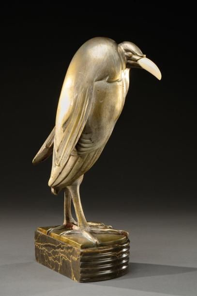ALEXANDRE KELETY (1874-1940) Epreuve en bronze à patine argentée et ivoire figurant...