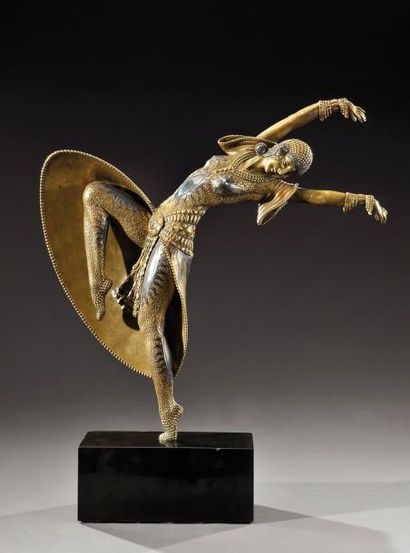 Demeter CHIPARUS (1886-1947) «Alméria» Epreuve en bronze à patine dorée et brune....