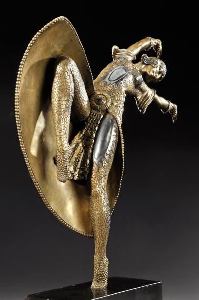 Demeter CHIPARUS (1886-1947) «Alméria» Epreuve en bronze à patine dorée et brune....