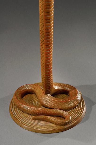 Edgar BRANDT (1880-1960) et DAUM NANCY Rare lampe «cobra» en bronze doré patiné figurant...