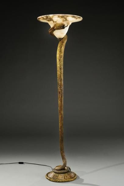 EDGAR BRANDT (1880-1960) Rare lampadaire modèle «Tentation» en bronze à patine dorée...