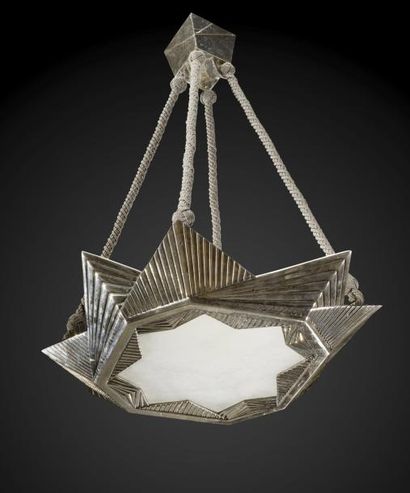ALBERT CHEURET (1884-1966) Suspension à armature de forme géométrique en bronze argenté...