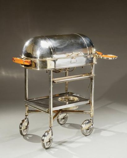 HENRI BEARD Rare chariot moderniste "Chateaubriand" en métal argenté présentant un...