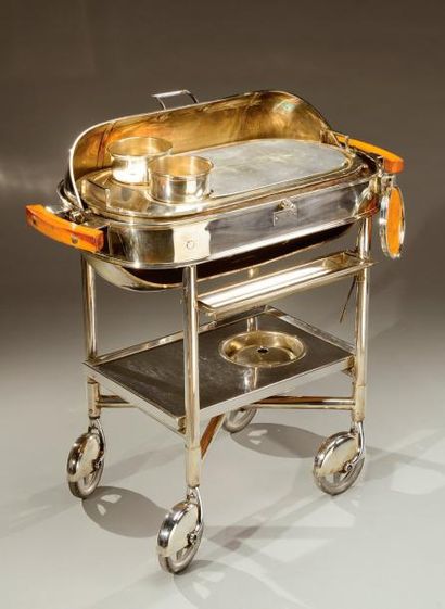HENRI BEARD Rare chariot moderniste "Chateaubriand" en métal argenté présentant un...