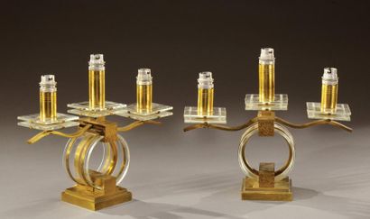 SABINO Paire de lampes en bronze doré, verre translucide et métal doré présentant...