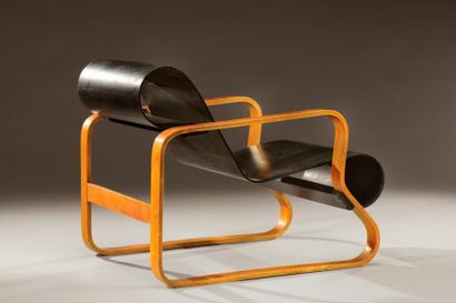 Alvar Aalto (1898-1976) Fauteuil modèle "Paimio Model N°41" à piétement formant accotoirs...