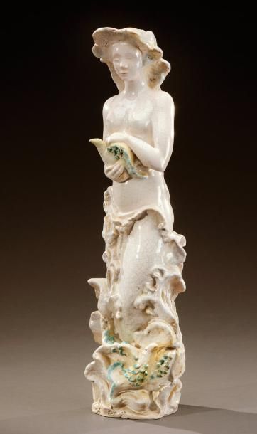 Paul POUCHOL (1904-1963) Importante sculpture en céramique émaillée craquelée blanche...