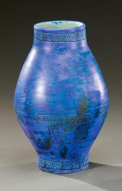 JACQUES BLIN (1920-1995) Vase de forme ovoïde à col resserré en céramique émaillée...