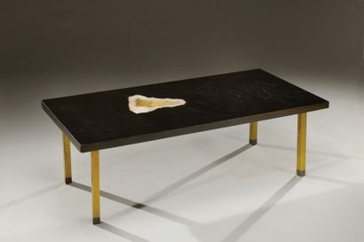 Philippe BARBIER (XXème) Table basse à plateau rectangulaire en résine noire incrustée...