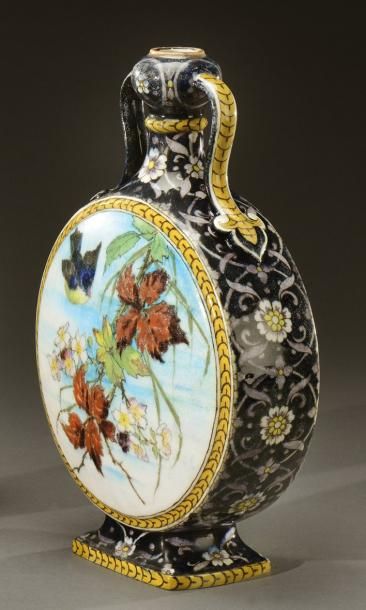 Théodore DECK (1823-1891) Vase gourde à corps sphérique et col droit annelé bulbeux...