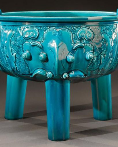 Théodore DECK (1823-1891) Cache-pot circulaire en céramique émaillée bleu-turquoise...