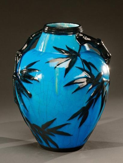 Edmond Lachenal (1855-1930) Important vase à corps ovoïde et col resserré en céramique...
