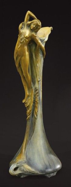 AMPHORA AUSTRIA Vase soliflore à corps pansu et long col droit à bec pincé en céramique...
