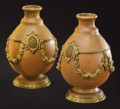 DENBAC (René Dénert et René-Louis Balichon) Paire de vases de forme balustre en grès...