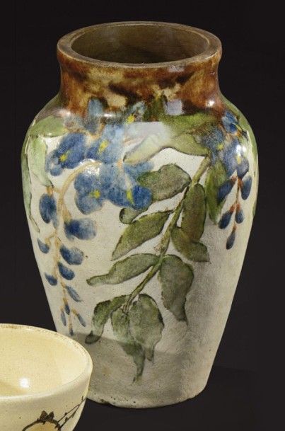 ALBERT DAMMOUSE (1848-1909) Vase de forme ovoïde à col étranglé légèrement évasé...