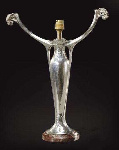 MAISON CHRISTOFLE, attribué à Collection GALLIA Lampe à deux bras de lumière en métal...