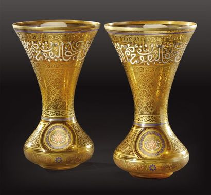 JOSEPH & LUDWIG LOBMEYR (XIX-XXème) Rare paire de vases à panse bombée et long col...