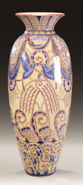 TRAVAIL FRANÇAIS 1920 Important vase de forme balustre à corps ovoïde et col étranglé...