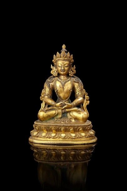 null ART SINO-TIBETAIN: Figurine en bronze doré représentant le Bodisatva assis en...