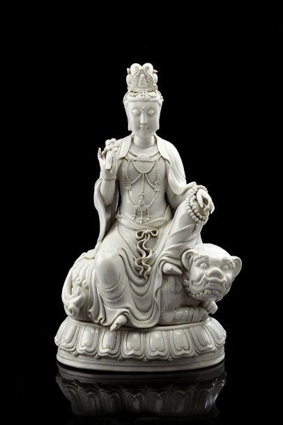 CHINE (Dehua) Grande figurine en blanc de Chine représentant la déesse Guanyin assise...