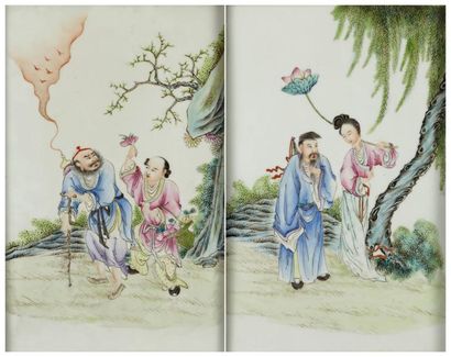 CHINE Paire de plaques rectangualires murales décorées en émaux de la famille rose...