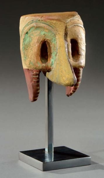 Jean LAMBERT RUCKI (1888-1967) Sculpture figurant un petit masque ethnique en terre...