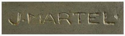 Jan et Joël MARTEL (1896-1966) Sculpture en lakarmé à patine grise. Signée «J.Martel»....