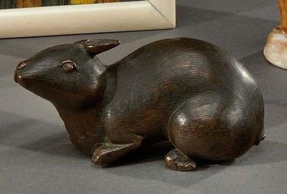 JAPON Sujet en bronze patiné représentant un rat Fin XIXème siècle L: 10,5 cm (manque...