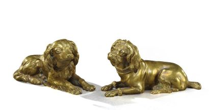 ECOLE FRANCAISE DU XIXème siècle Teckels Deux sujets en bronze à patine dorée. H:...
