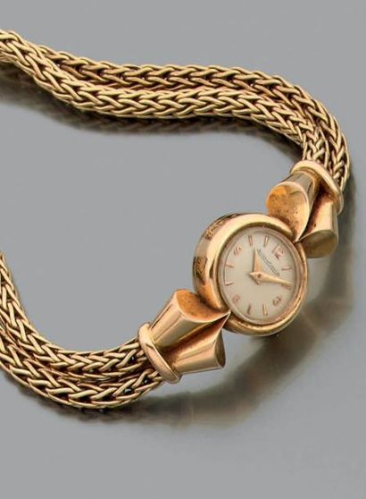 JAEGER LECOULTRE Montre de dame en or jaune 18k, anses "ruban" et bracelet double...