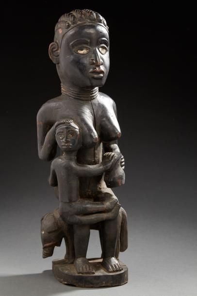 null Importante statue Vili du Congo figurant une femme sur un éléphant. Manques...