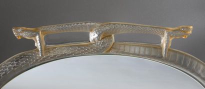 RENE LALIQUE (1860-1945) Rare miroir «Deux serpents» en verre blanc moulé-pressé...