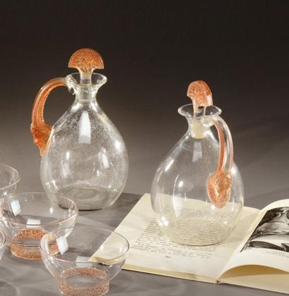 RENE LALIQUE (1860-1945) pour Cusenier Suite de deux carafes «Satyre» en verre blanc...