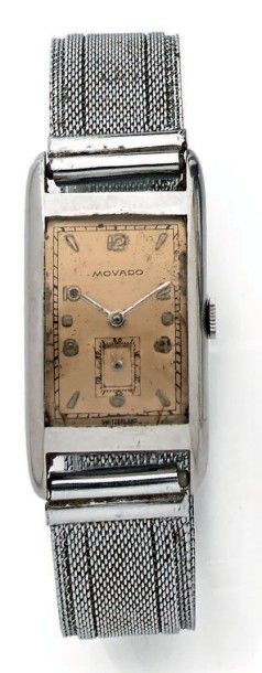 MOVADO Vers 1940 Modèle homme rectangulaire en acier. Cadran argenté, chiffres arabes,...