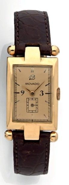 MOVADO Vers 1940 Anses armurier. Modèle homme rectangulaire en or 18K. Cadran argenté,...