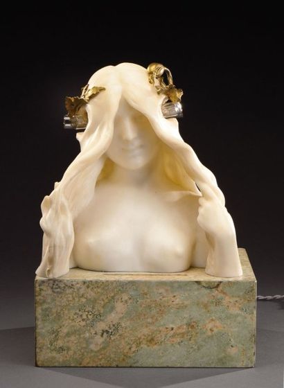 Louis CHALON (1866-1940) Rare lampe de table figurant un buste de jeune femme sculpté...