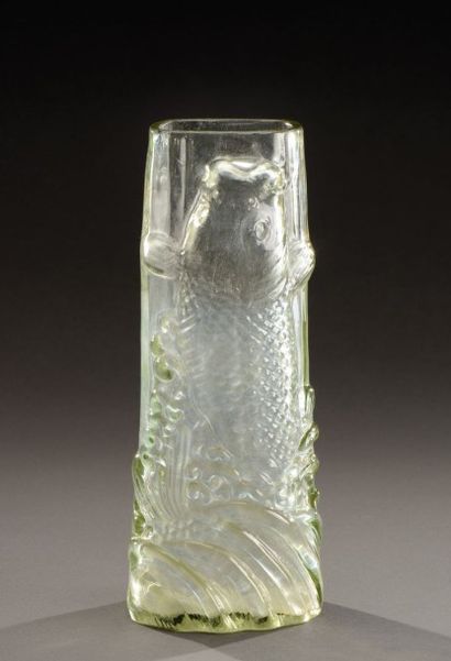 ERNEST LEVEILLE (1841-1913) Vase de forme tronconique en verre transparent soufflé...