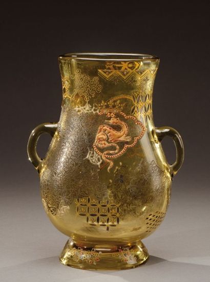 Émile GALLÉ (1846-1904) Rare vase de forme balustre à panse bombée en léger méplat...