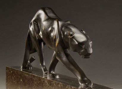Maurice PROST (1894-1967) Epreuve en bronze à patine noire figurant une panthère...