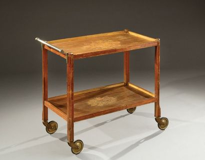 André GROULT (1884-1966) Table desserte roulante présentant deux plateaux rectangulaires...