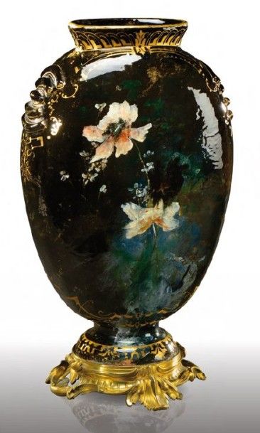 EDOUARD DAMMOUSE (1850-1903) pour HAVILAND Rare et important vase à corps ovoïde...