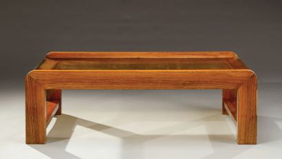 JACQUES ADNET (1900-1984) Table basse moderniste en placage de palissandre présentant...