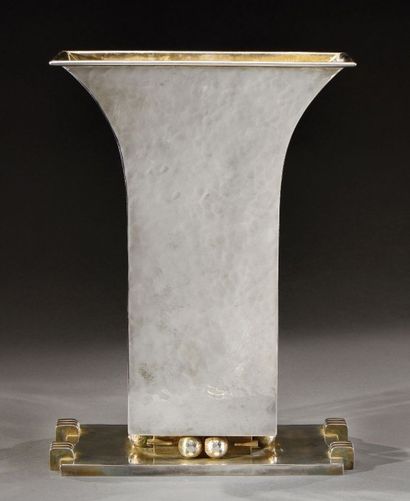 Jean DESPRES (1889-1980) Rare vase moderniste à corps quadrangulaire à large col...