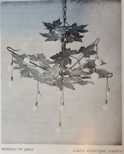 PAUL BRINDEAU de JARNY (1858-1939) Plafonnier en cuivre figurant un parterre de feuilles...