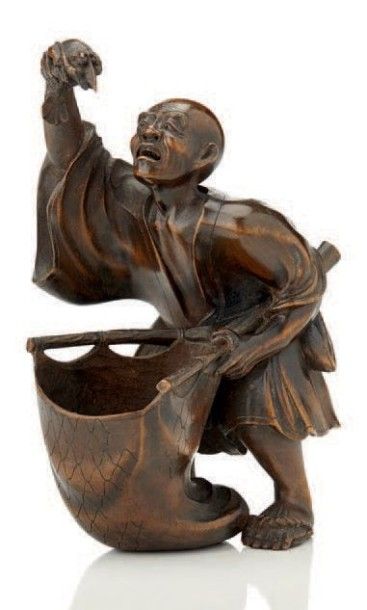 JAPON Okimono en bois pêcheur avec un filet tenant un hommard dans sa main Signé:...
