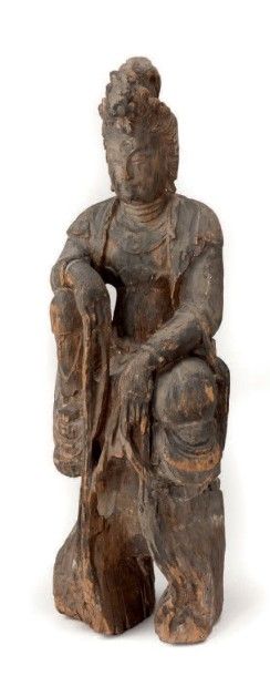 CHINE Figurine en bois sculpté anciennement polychromée représentant la déesse Guanyin...