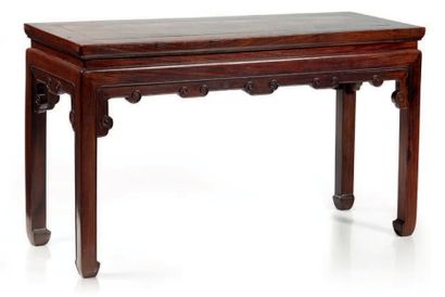 CHINE Table basse de forme rectangulaire en bois huali à motifs de ruyis stylisés...