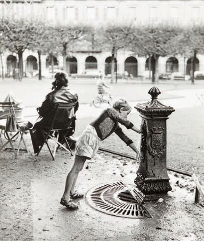 Christian LEMAIRE(né en 1932) Place des Vosges, l'enfant à la fontaine, 1956 Tirage...